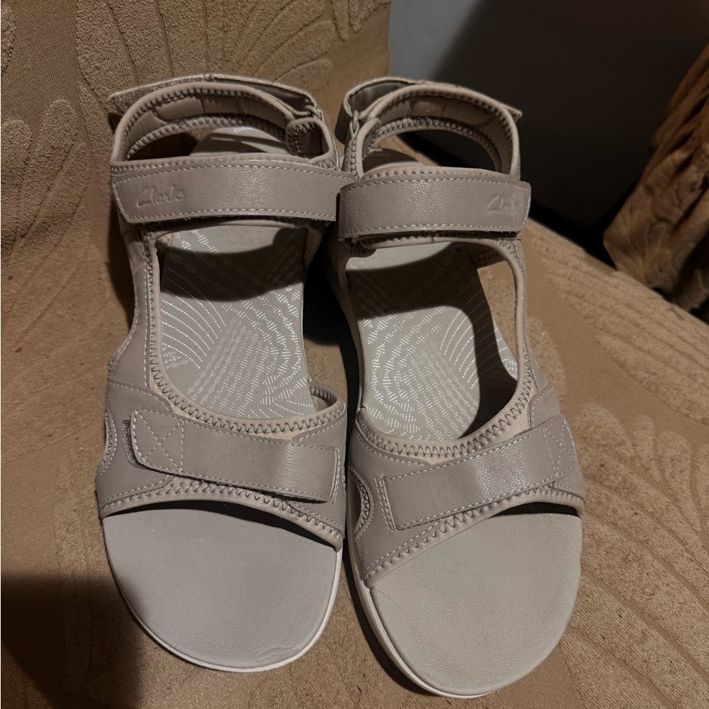 Clarks Women's Sandals - Cream - Picture 2 of 16